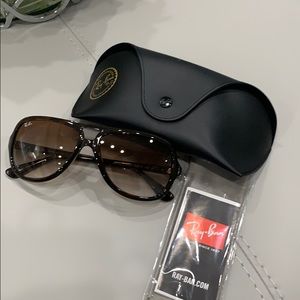 Ray-Ban Men’s CATS 5000 Classic Sunglasses